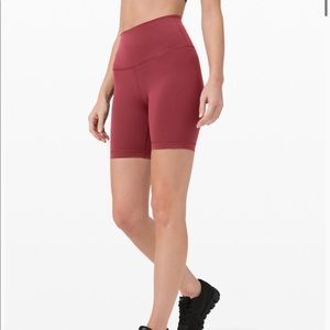 NWT Wunder Train High-Rise Short 6”